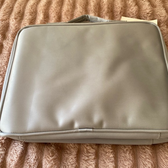 Zip toiletries bag - Picture 2 of 8